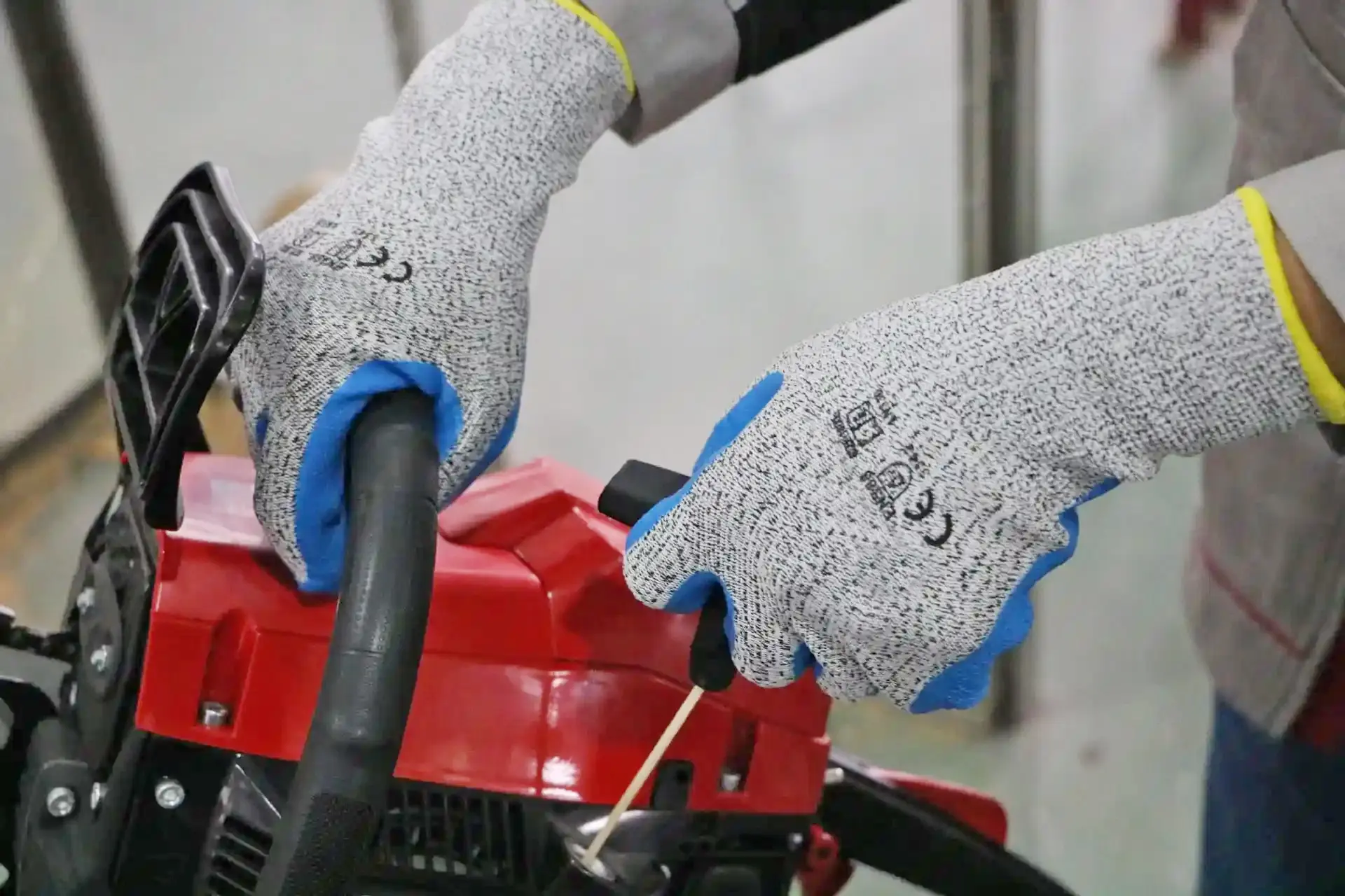 EN 388:2016+A1:2018 Gloves are resistant to abrasion, cutting and tearing